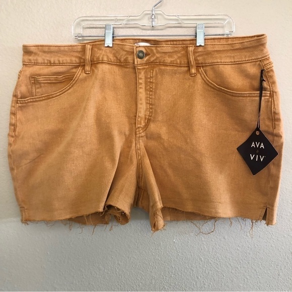 Ava & Viv Women's Raw Hem Cut-Off Mid Rise Midi Jean Shorts. Plus Size 20W - Picture 1 of 11